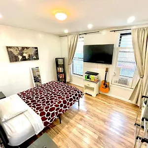 https://nice-2-bedrooms-apartament-10-minutes-times-square.us-newyorkcity.com